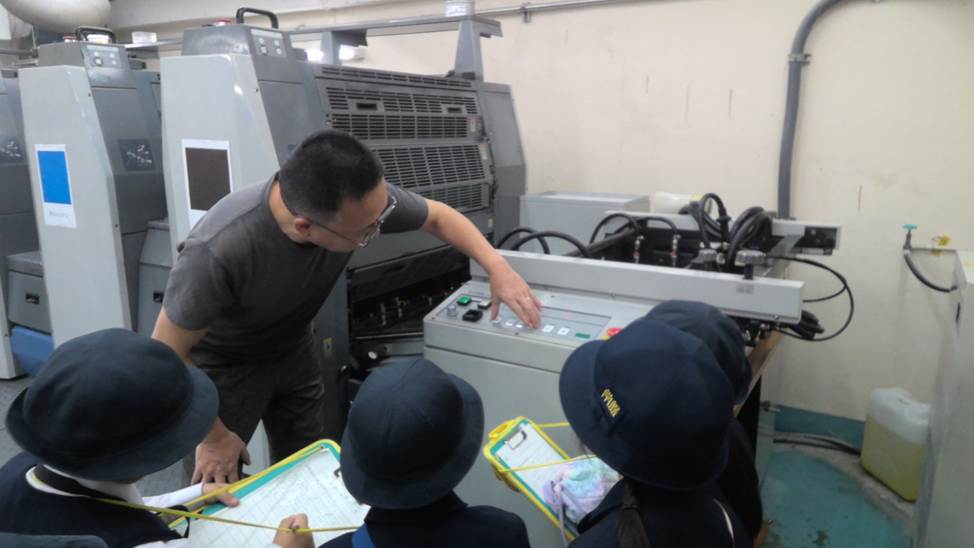 屋内, 人, 男, キッチン が含まれている画像

AI 生成コンテンツは誤りを含む可能性があります。